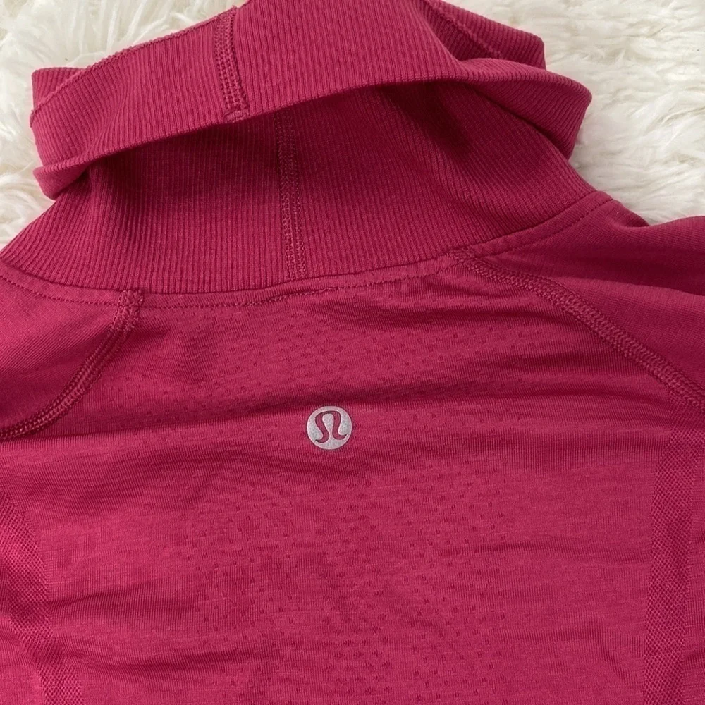 Lululemon Swiftly Speed Turtleneck Violet Red / Violet Red